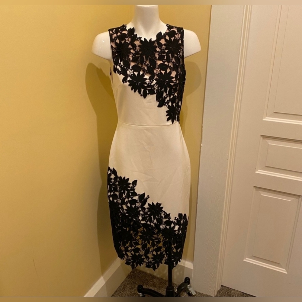 Alice + olivia margy white floral lace  sleevesless midi dress size 4 - Picture 6 of 11